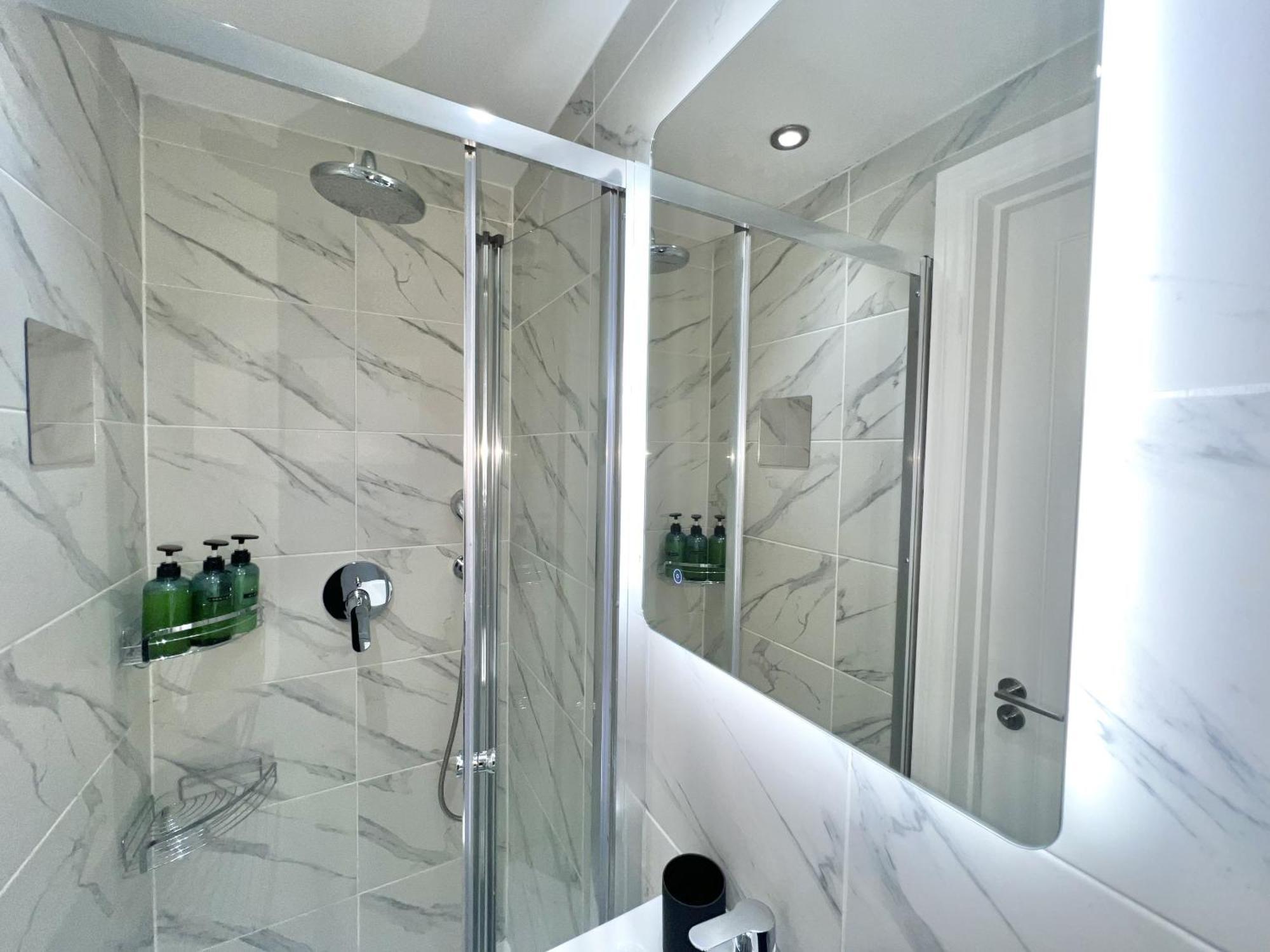 לונדון Charming 3-Bed Flat In Shepherds Bush - Sleeps 9 מראה חיצוני תמונה